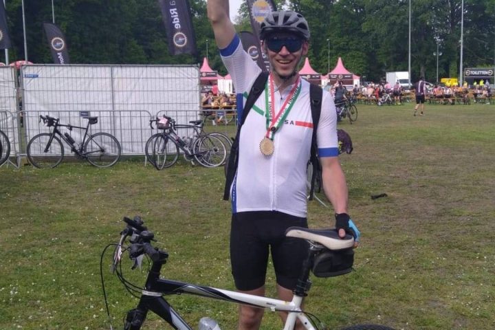 Thijn fietst in zijn eentje naar Zweden voor het Catharina Onderzoeksfonds