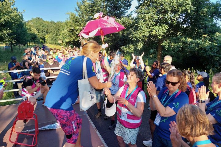 Loop mee met de midzomeravondwandeltocht en steun het onderzoeksfonds